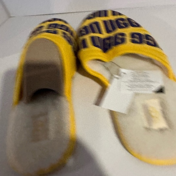 Ugg slippers - Picture 2 of 6
